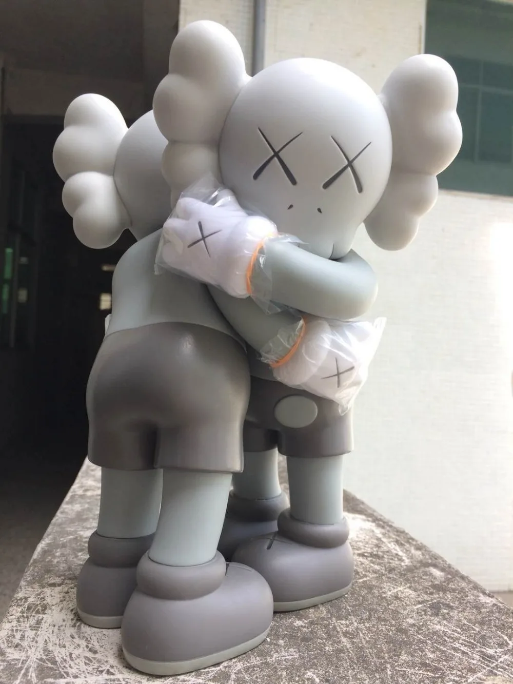 New 2pcs of One Set Kaws Togerher Doll Hug Doll kaws Plastic Action Figures In Box
