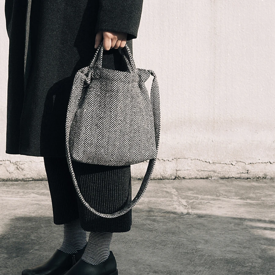 MOREUSEE classical herringbone fabric women messenger bags portable for light traveling (FUN KIK)