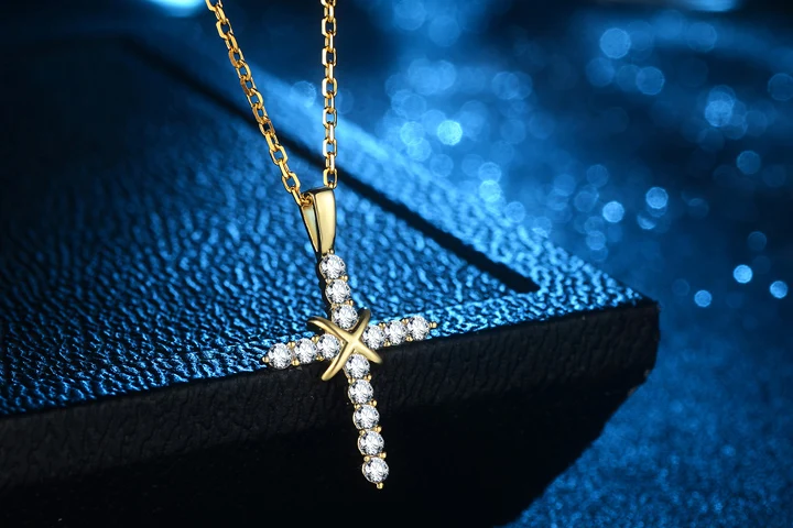 722N41001 CROSS PEDNDANT yellow GOLD logo