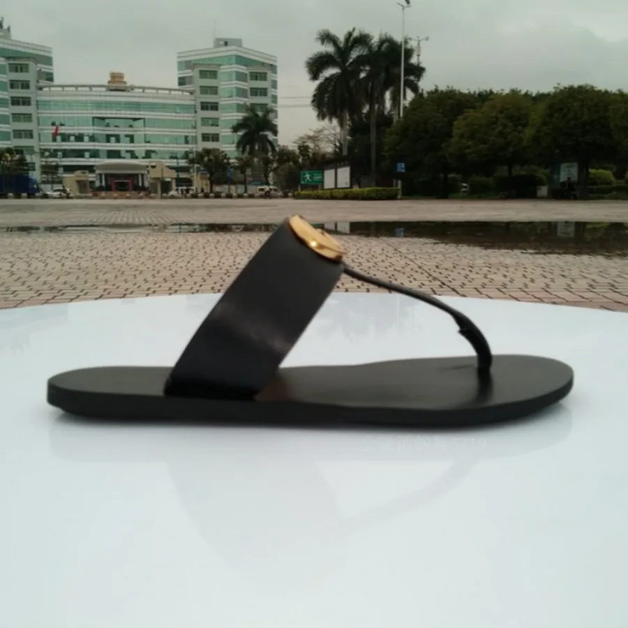 

2019 Summer Fashion Women's Sandals Flip Flops Lady Slippers With Metal Decoration Women Flat Heel Casual Shoes Beach Slides