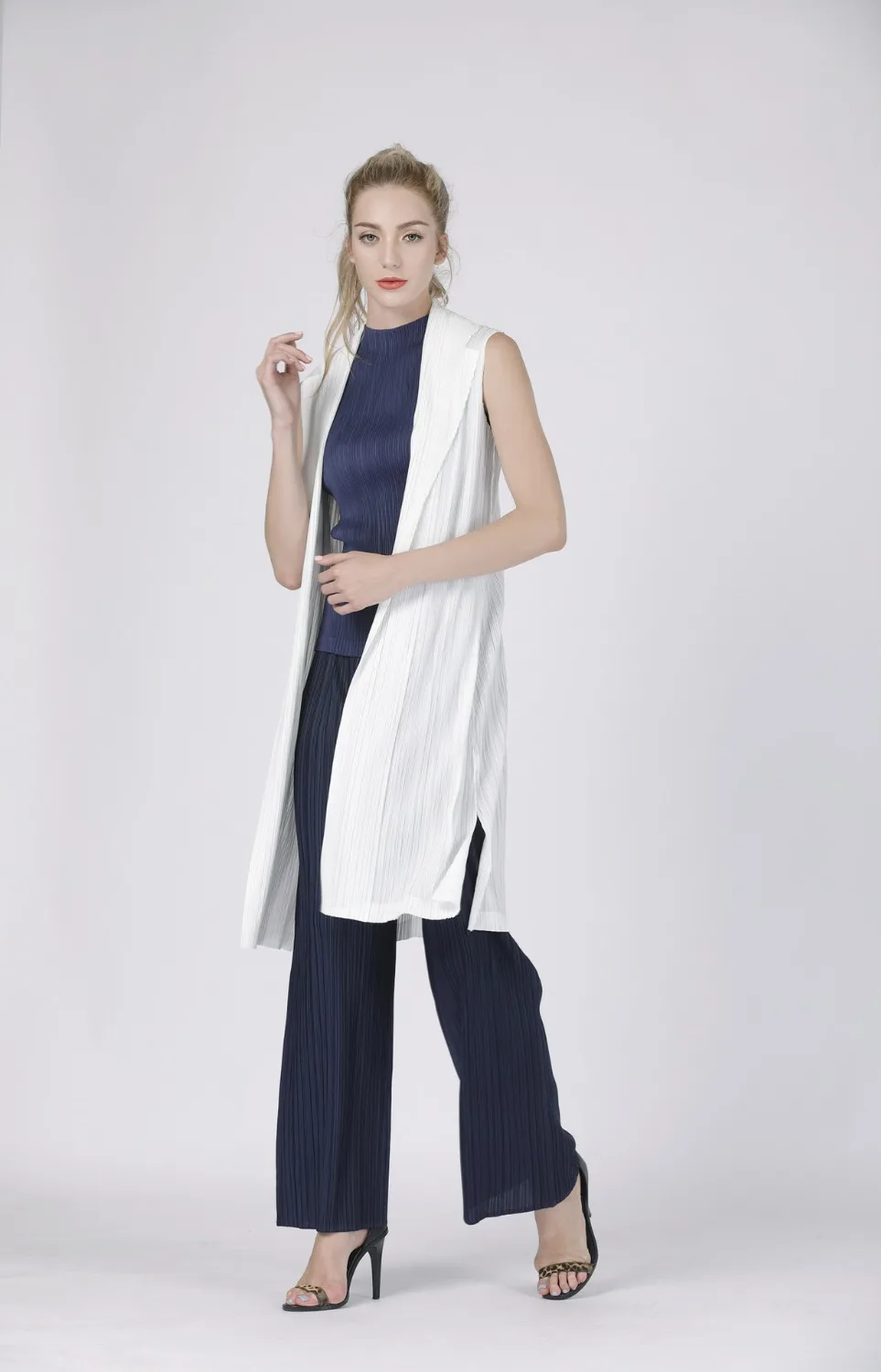 

HOT SELLING Miyake Fashion fold trench coat loose sleeveless pure color turn-down collar trench coat IN STOCK
