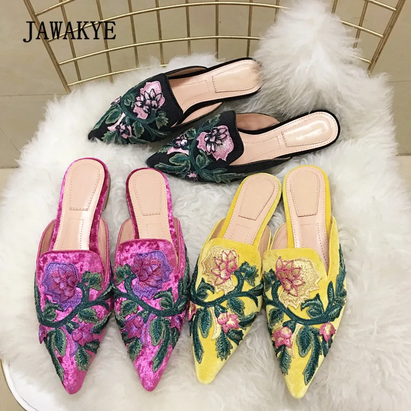 

2018 Flower Embroidered Luxury Velvet Slipper Woman Pointed Toe Mixed Color Fashion Flats Shoes Femme Retro Muller Shoes Woman