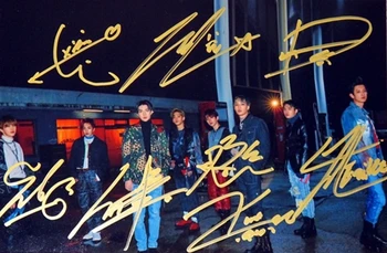 

hand signed EXO autographed group photo LOVE SHOT 5*7 122018D