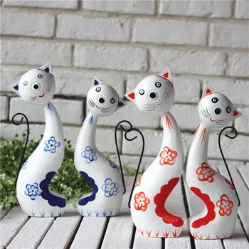 

European Wooden Design Cats Handwork Colored Drawing Wooden Cat Figurines Table Sculpture Miniatures Decor For Girl-Friend