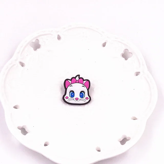 1PCS-Cute-Bear-Dog-Mickey-Minnie-Badges-Pin-Kawaii-Cartoon-Icon-Badges-Buttons-Pins-Badges-Bags.jpg_640x640 (12)