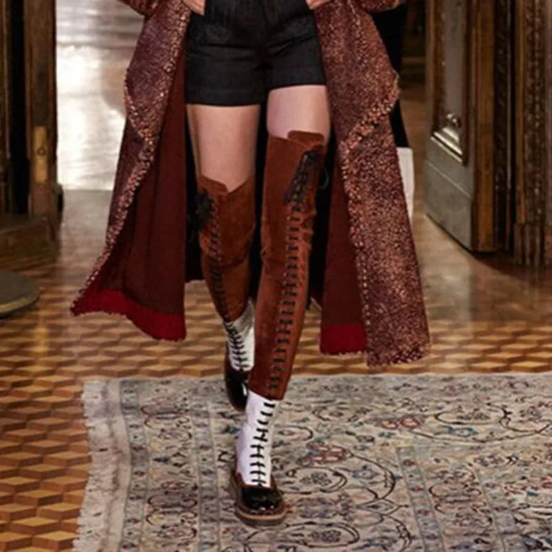 Осенние женские сапоги martin до бедра в британском стиле, украшенные цепочками; женские ботфорты на низком каблуке в римском стиле; Botas