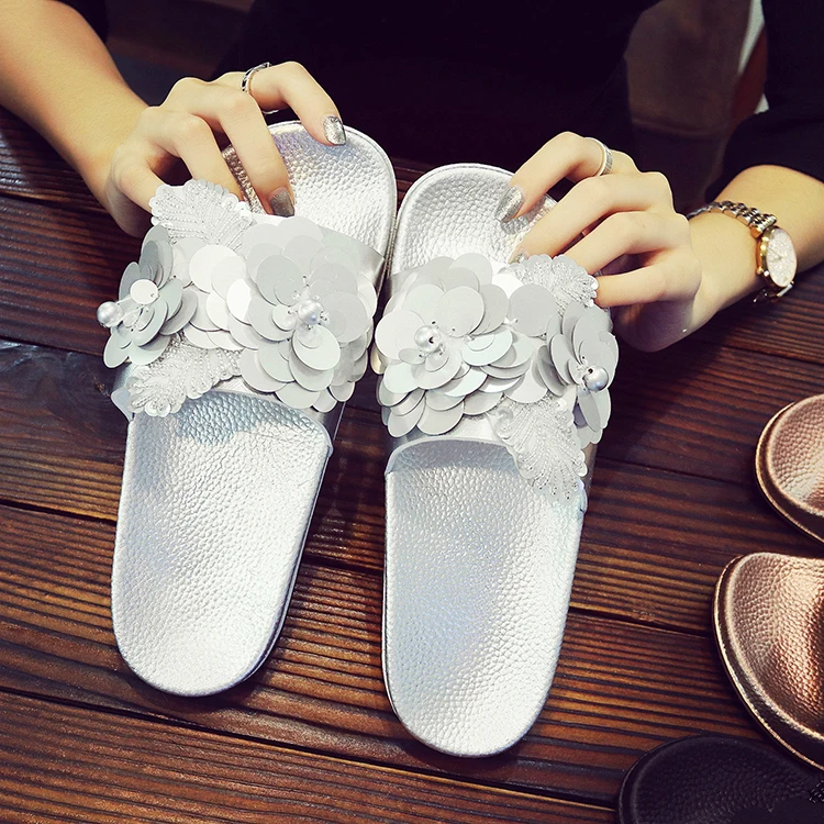 4693775854_1557642219