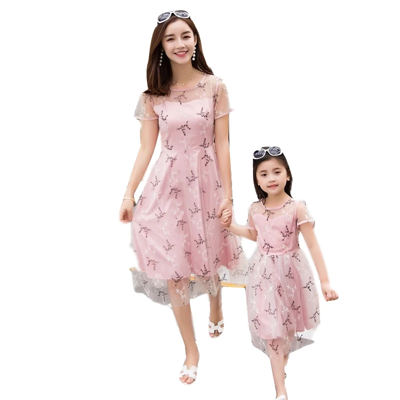 

2019 New Slim Lace Dress Daughter Mother Clothing Happy Family Matching Dresses Mom Daughter Clothing Summer Slim Dresses