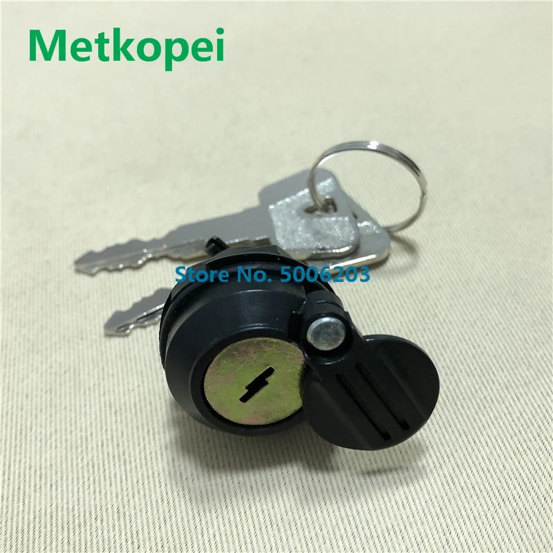 YBR125 side cover lock (5)