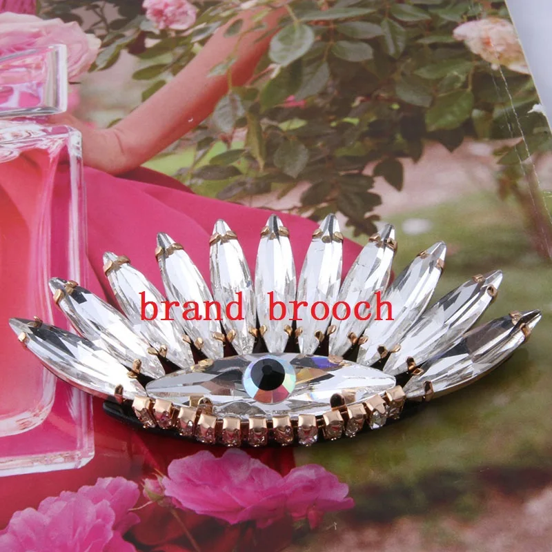 

NeeFu WoFu 94-107 boucle doreille Brooches For Women Brand brooch enamel pins letter pearl Brooch Rhinestone Pins Brooches