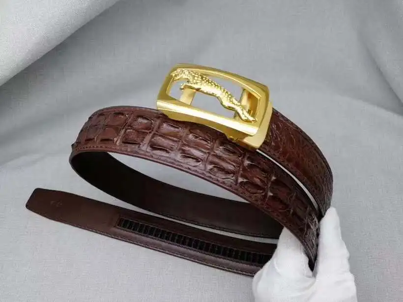 

Ремень мужской из крокодиловой кожи, с металлической пряжкой золотистого/серебристого цвета