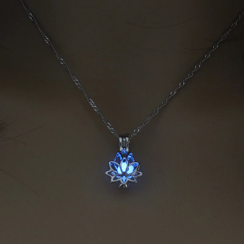 

FUNIQUE Luminous 3 Colors Necklace Glow In The Dark lotus Flower Shaped Pendant Necklace Silver Color Alloy For Women Gift