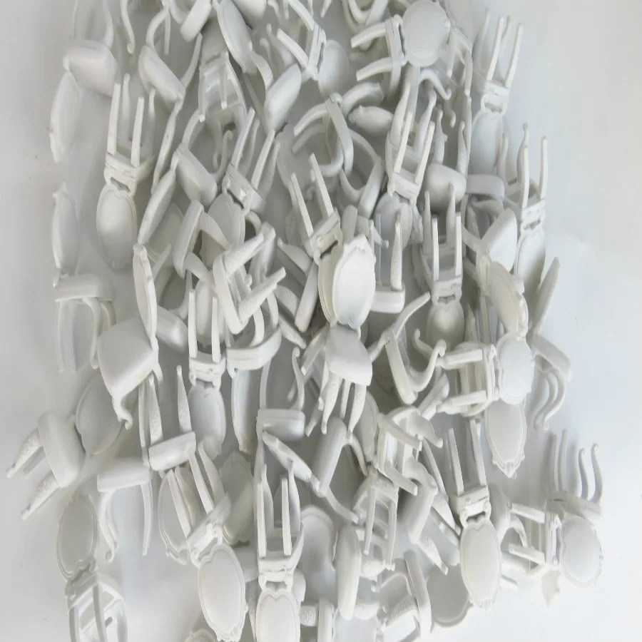scale white chair  (5)