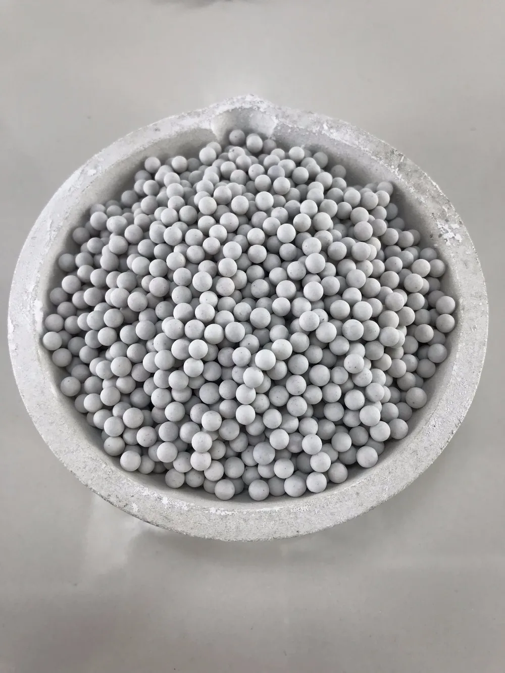 白色陶瓷磨料