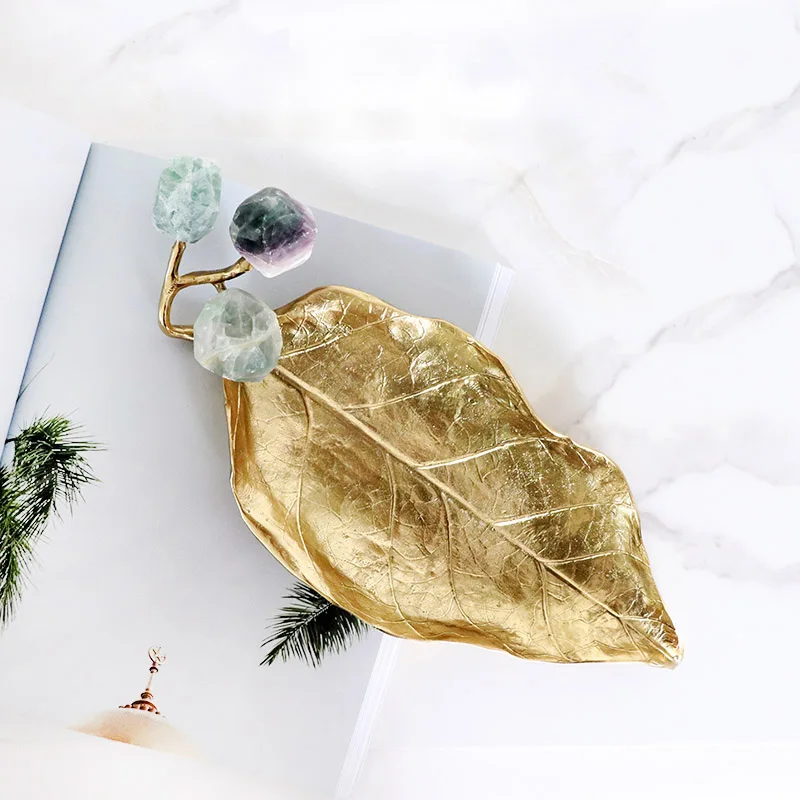 

Southeast Asia exotic wind luxury natural green fluorite with brass leaf tray home decoration coffee table decoration light
