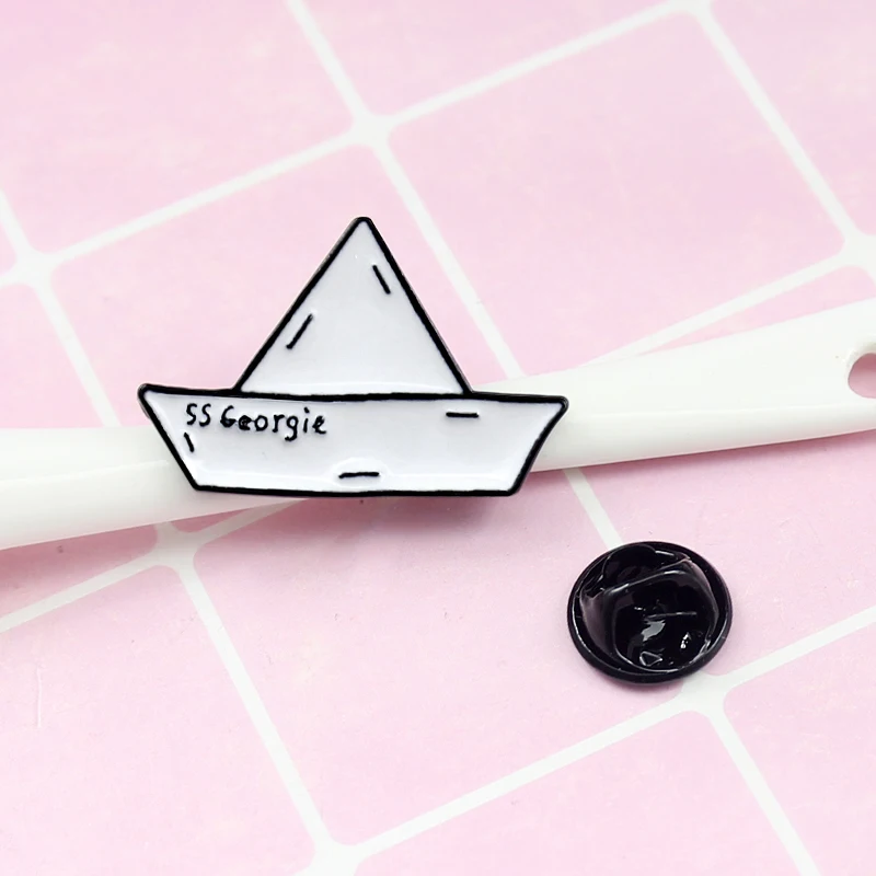 Glitter SS Georgie Paper Boat Lapel Pin Stephen King/'s IT Cartoon Origami Badge