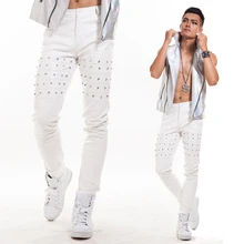 Повседневные мужские брюки белые высококачественные штаны из искусственной кожи тонкие мужские певицы DJ белые панковские штаны с заклепками ds костюм сценическая одежда
