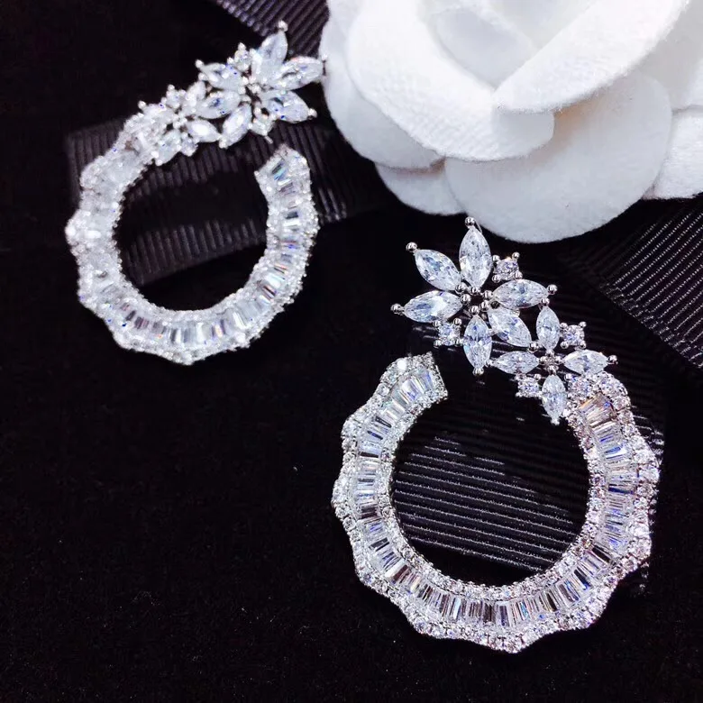 

janekelly New Elegant & Charming round shape Stud Earrings For Women High Quality Zirconia Crystal Piercing Earings Jewelry