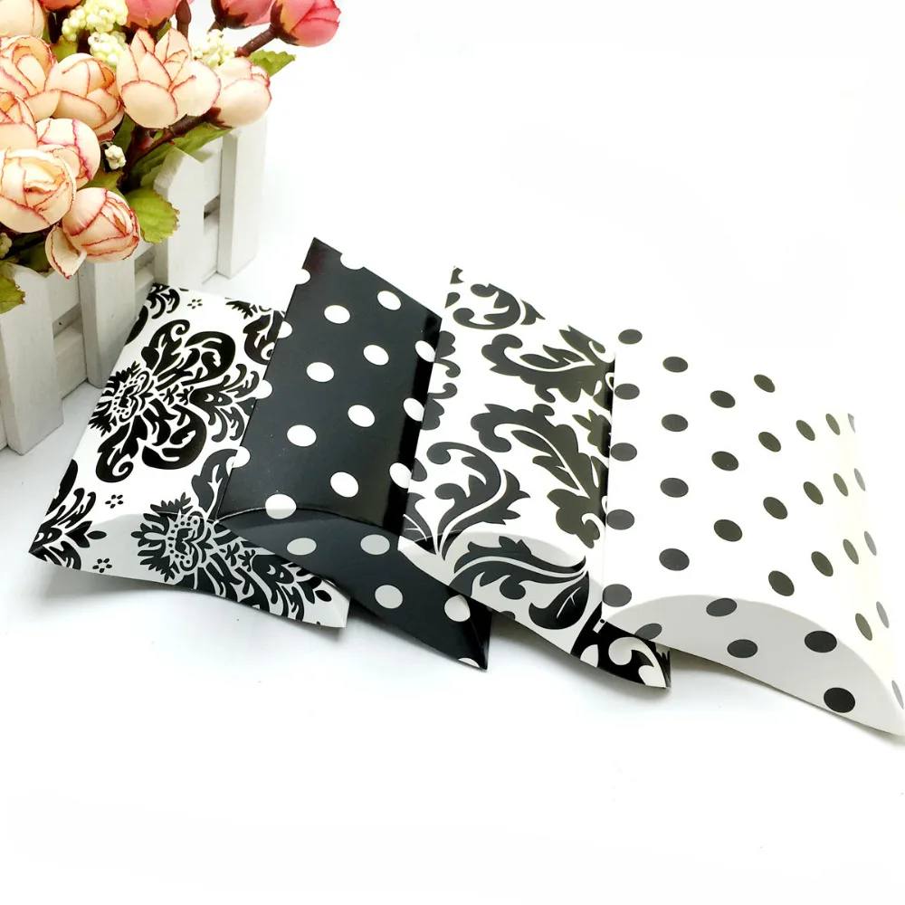 

50Pieces/lot Dot Pillow Shape Retro Pattern Wedding Favor Gift Box Party Wedding Favor Holder Chocolate Candy Bags With Ribbon