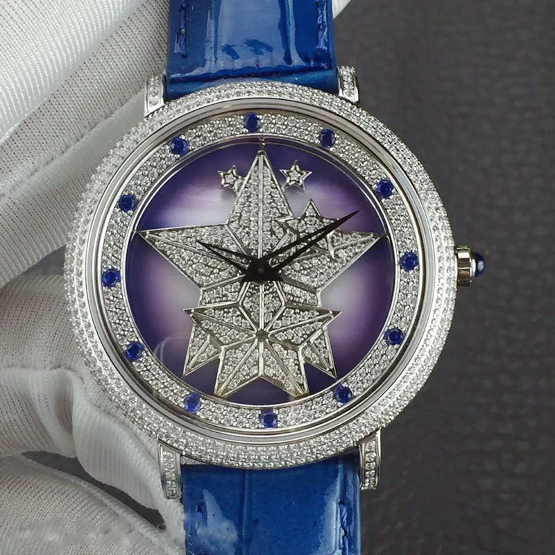 

When The Quartz Rotates, The Star Is Neutral. The star Is Full Of 5A Cut Zircon. The Large Dial Is For Men And Women.