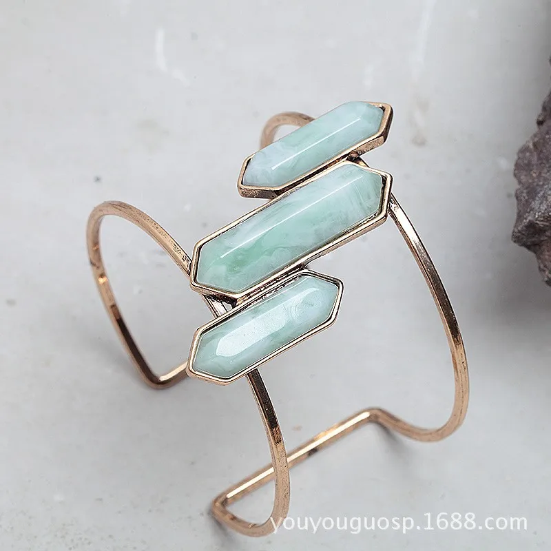 3136122366_141372712