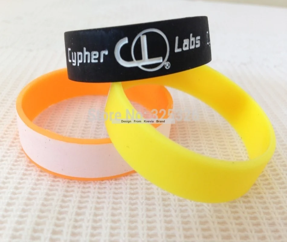 500 шт/партия пользовательский спортивный силиконовый браслет, логотип печать с выскоченными дешевыми браслетами