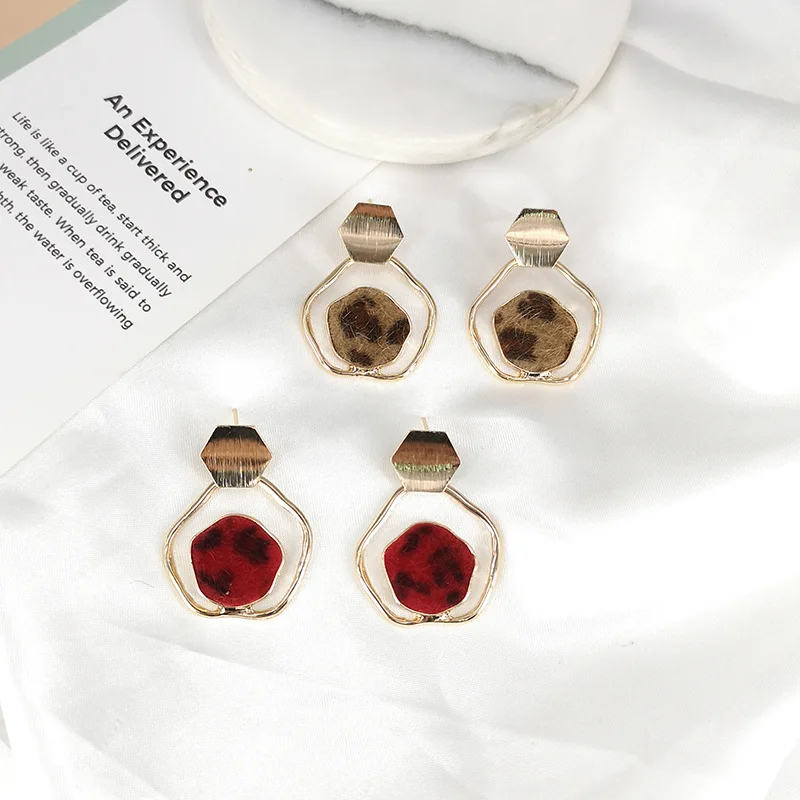

Geometric irregular leopard print Autumn and winter new wild temperament earrings Earring ear clips
