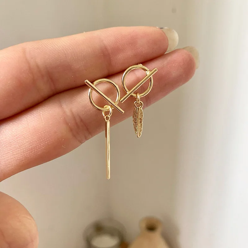 

WTLTC Asymmetric Drop Bar Feather Earrings for Women Geometric Small Circle Post Earrings Simple Minimal Hanging Earrings Brinco