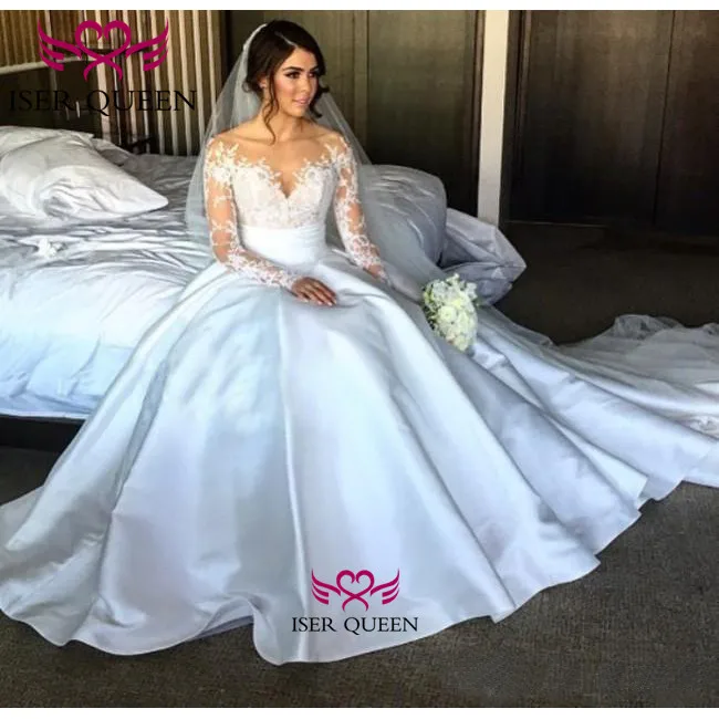 

Vent Dresses Fascinating Appliques Embroidery Bridal Gown Lustrous Satin Button Illusion Wedding Dress High Quality w0618