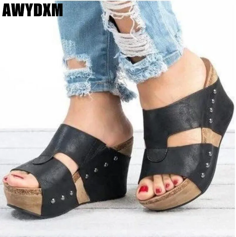 

Women slippers summer open toe Platform Wedges slipper ladies fashion rivet High heels outdoor Beach Casual woman shoes S129