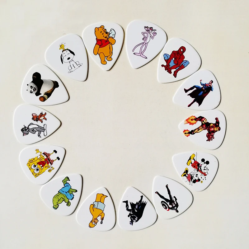 

Distribution 0.46mm World Famous Cartoon Design Color Printing Celluloid Guitar Picks at Random with One Side