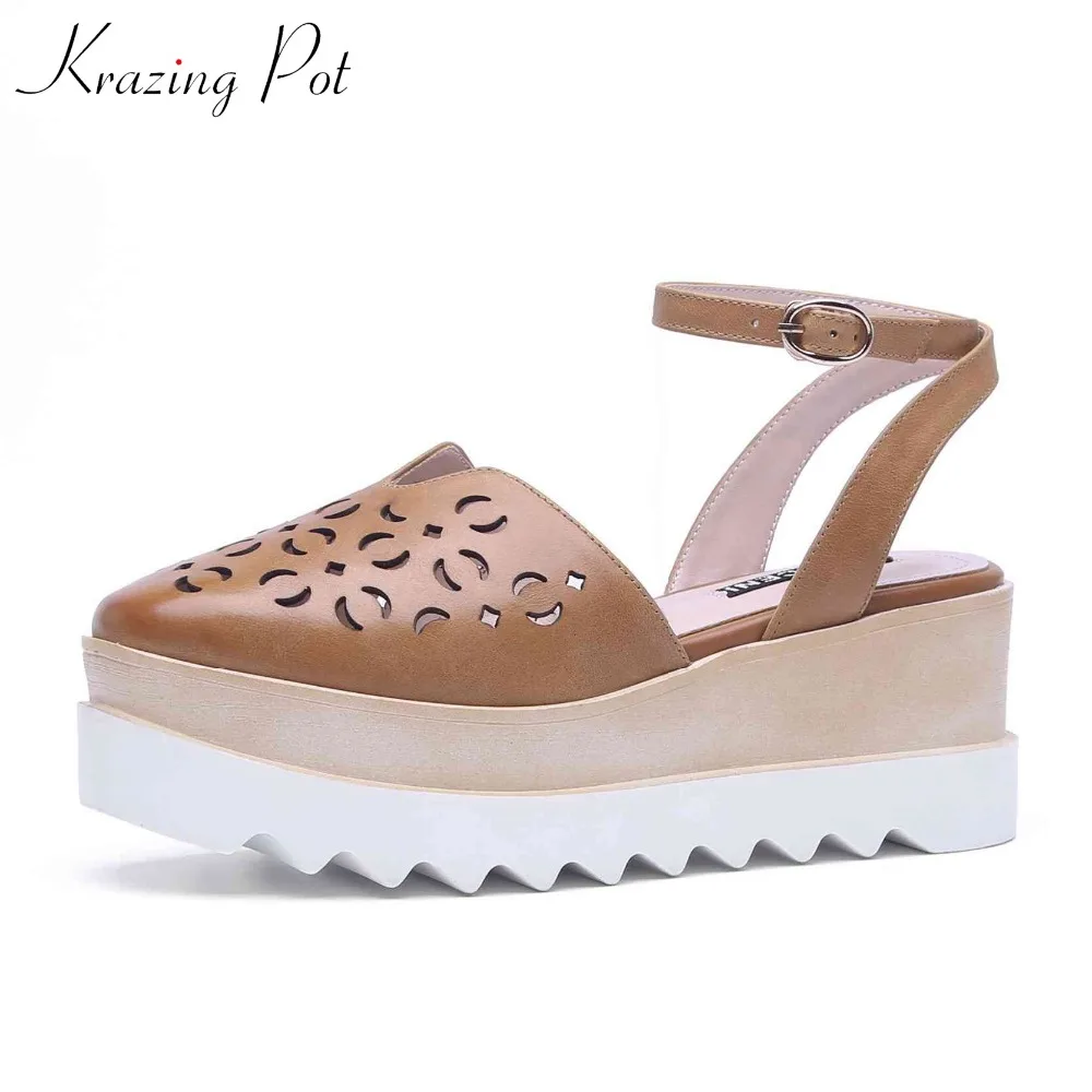 

Krazing pot 2019 cow leather buckle straps carving hollow decoration wooden sole thick bottom high heels waterproof sandals L59