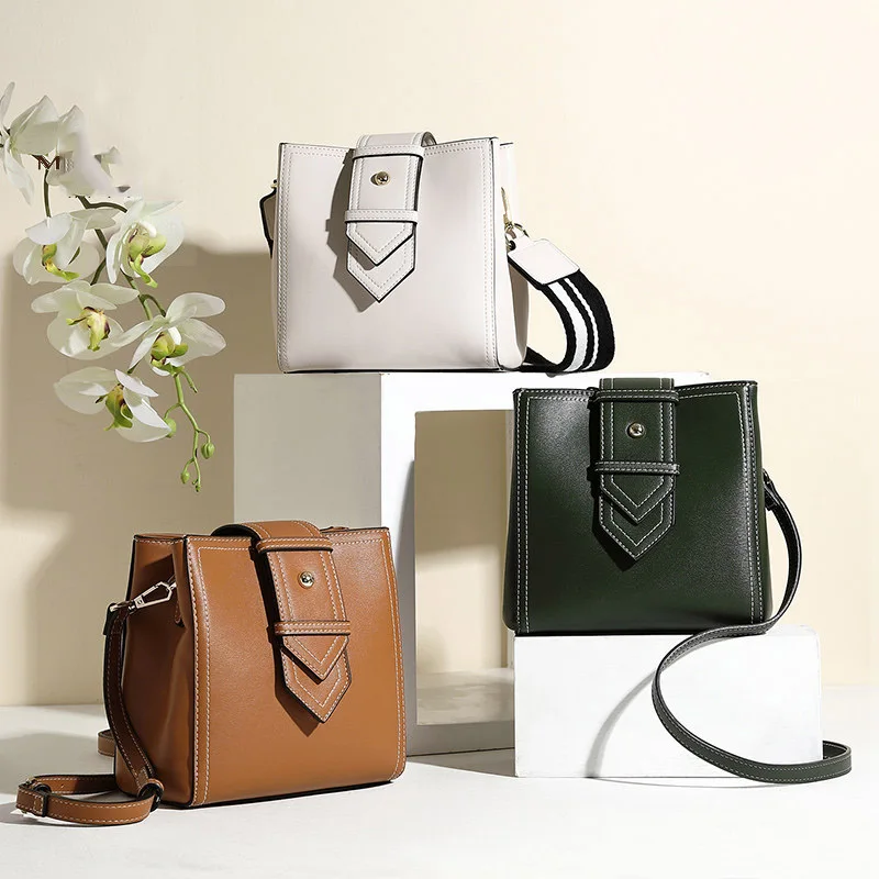 Large-capacity envelope design bucket bag Pure color feel delicate plump advanced fabric Multi-function women messenger bags