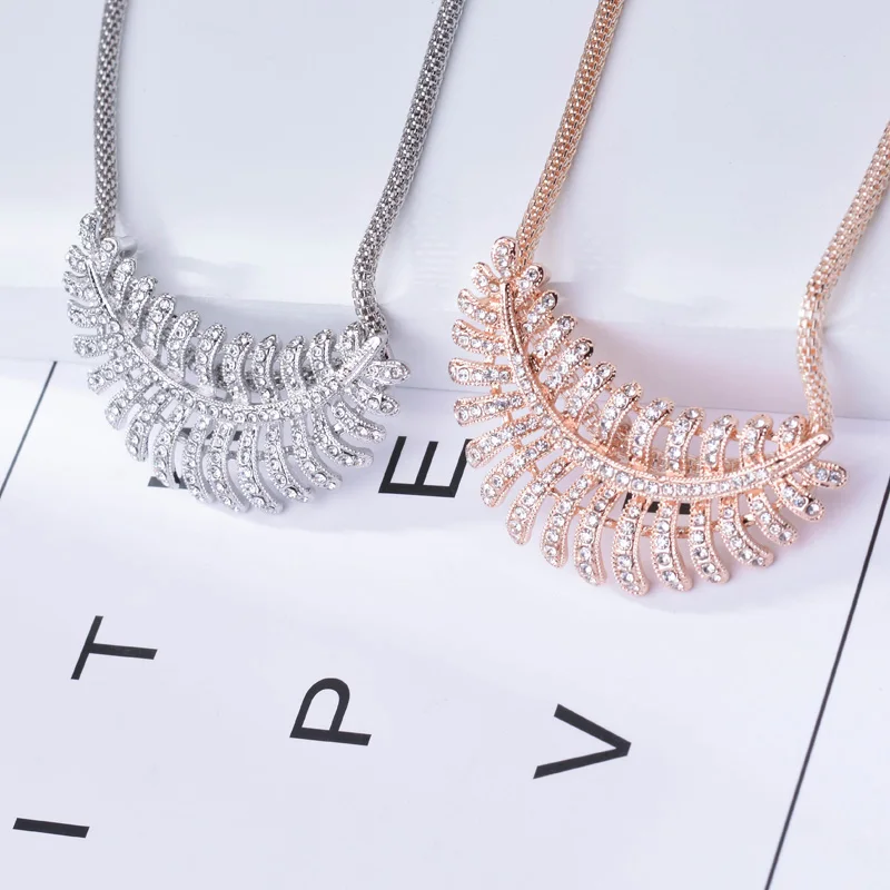 

Choker Pendant Crescent Crystal Chain Necklace Jewellery Multi Layer Leaf Chain Necklaces for Women Bridal Collar Necklace