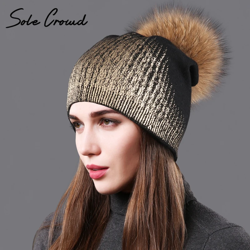 [Sole Kalabalık] kadın moda bronzlaşmaya gümüş örme şapkalar kış sıcak çift katmanlı gerçek rakun kürk ponpon kadın şapka beanies caps