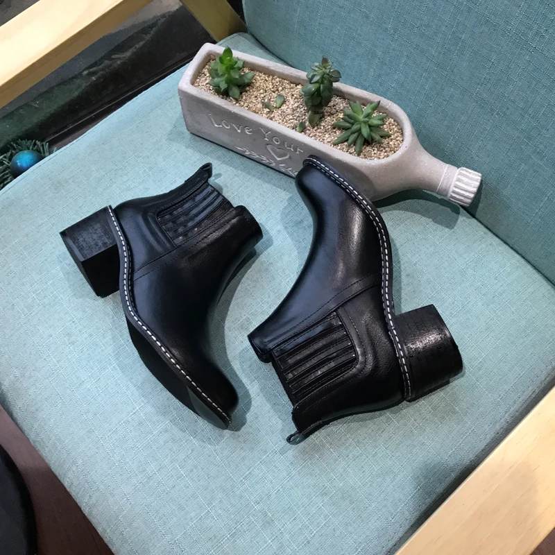 

2018 winter new round head Martin boots women fashion retro thick with short boots.