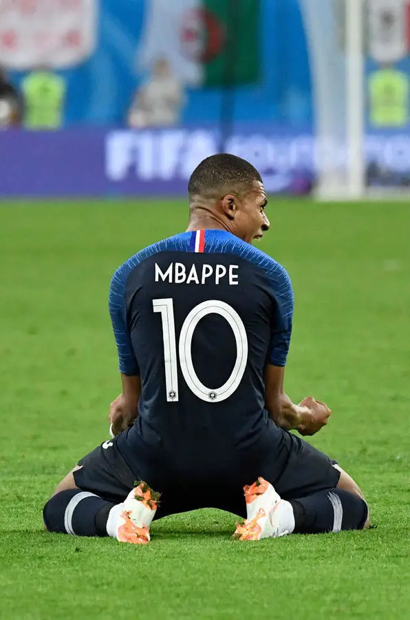 

Q2022 Posters and Prints Kylian Mbappe France Football Sport Player Super Star Art Poster Canvas Painting Home Decor