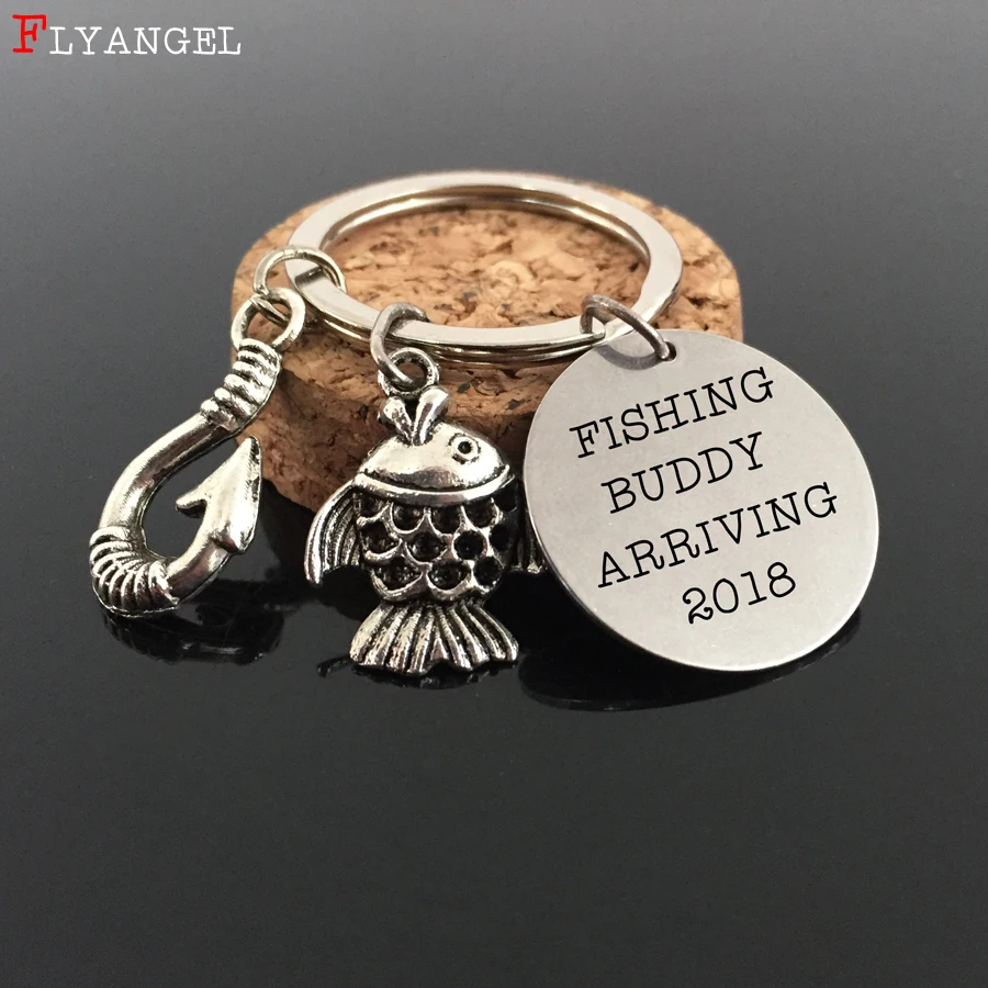 

2018 Engraved FISHING BUDDY ARRIVING Fish Hook Pendant Stainless Keyring Fashion Jewelry Daddy Men Father's Day Gifts Keychain