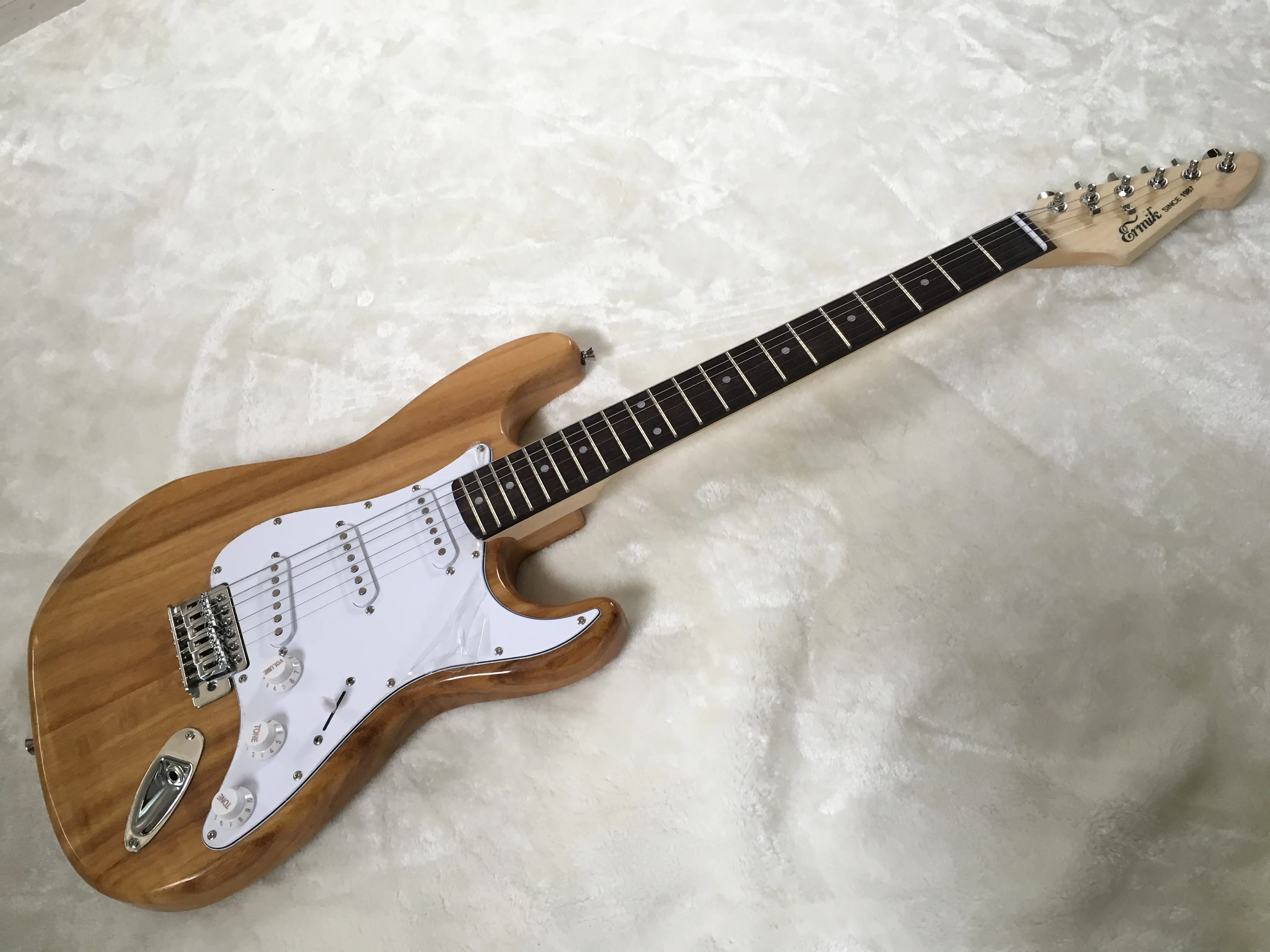 

Electric guitar/2019 new st Natural color maple neck guitar/guitar in china/free shipping