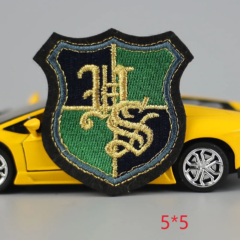 

1PC fashion black green Iron On Embroidered Patch For Cloth Cartoon Badge Garment Appliques Accessory
