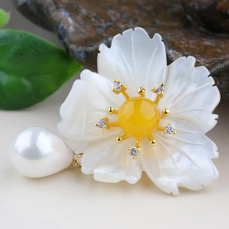  shell flower brooch  (4)