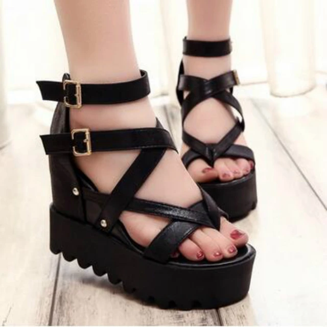 รองเท้าแฟชั่นผู้หญิง ใหม่ล่าสุด งานดี มีให้เลือกหลายแนว