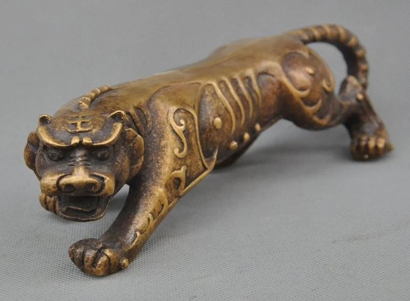 

Lucky Old Chinese Fengshui bronze Beast King Zodiac Animal Tiger Statue Figurine