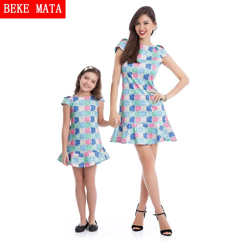 652 42 De Réductionbeke Mata Mère Fille Robes 2017 Nouveau été Dessin Animé Imprimer Mère Fille Correspondant Vêtements Famille Look Fille Maman