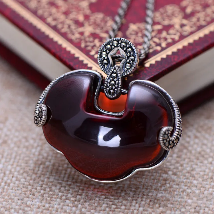 

2019 Asg Choker Necklace Pomegranate Changmingsuo Pendant Female S925 Pure National Wind Restoring Ancient Ways Xiangyun Ruyi