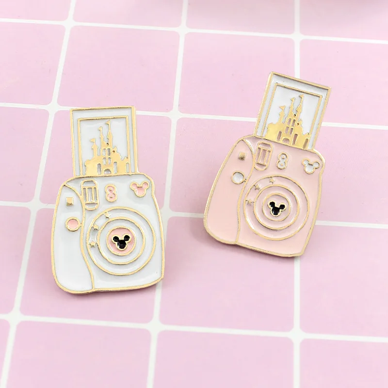 

Cartoon Cute Camera Castle Shape Alloy Brooch Lightweight Clothes Pin Badge Enamel Lapel Dresses Hat Scarf Decor Accessory