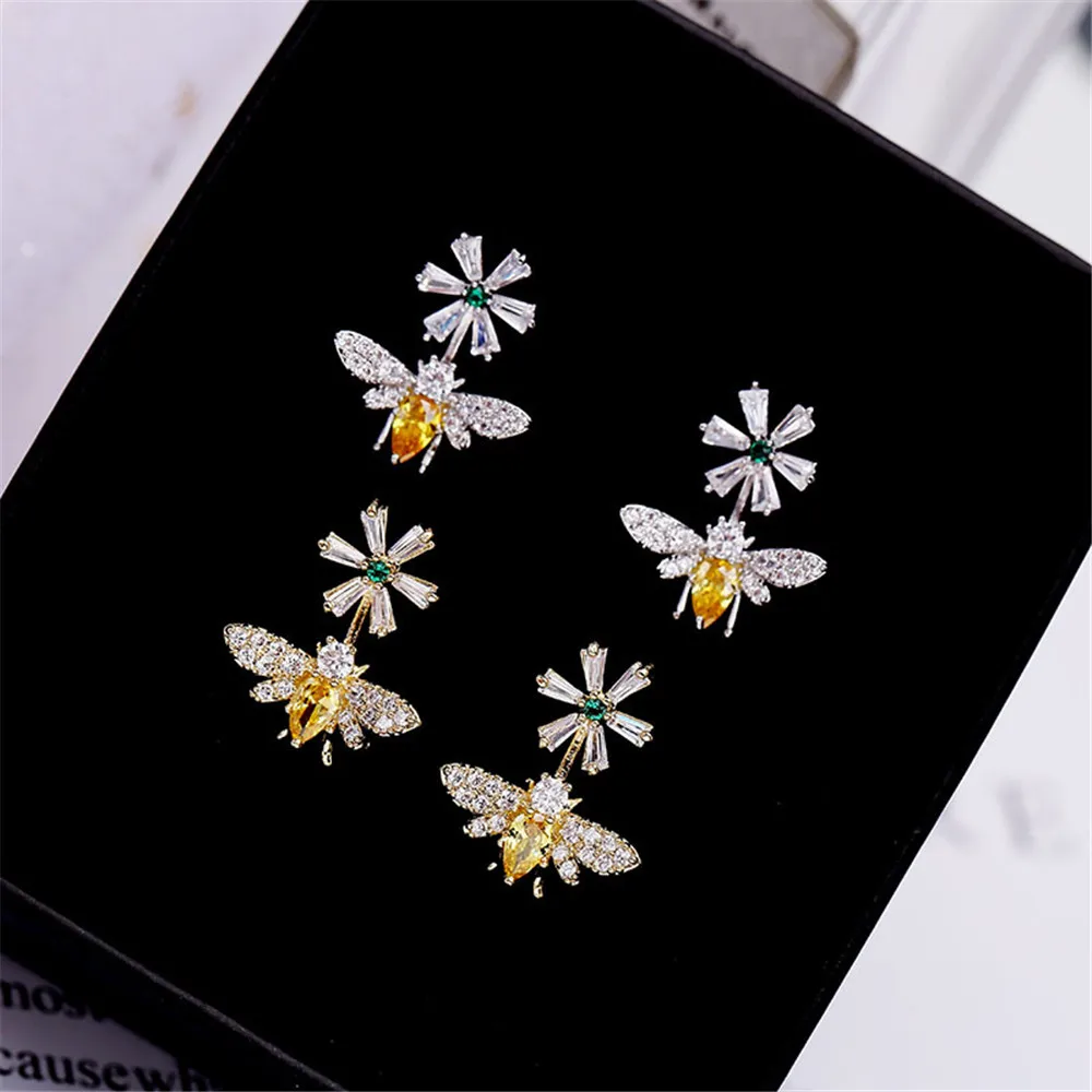 

New Delicate Korean Two Color Daisy Earrings Stud Bee Ear Jewelry For Girl Bag Clothes Accessories