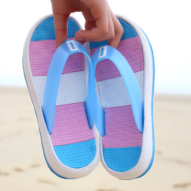 Нескользящие летние тапочки на плоской подошве; домашние и уличные пляжные туфли на плоской подошве с толстой подошвой; красивые женские тапочки с острым носком