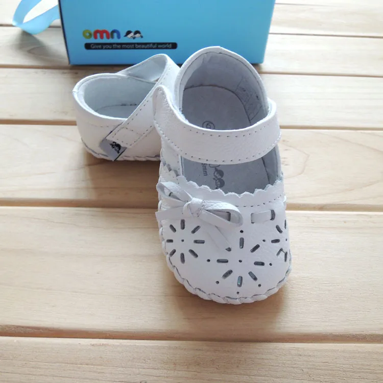 Estilo de Verão Meninas da Criança Couro Genuíno Primeiros Caminhantes Sapatos Fretwork Moda Bebê Infantis Botas Omn 3 Omn estilo de verão couro genuíno primeiros