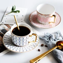 Скандинавская керамическая кофейная чашка Британский послеобеденный чай комплект из чашки и блюдца простая домашняя Цветочная чашка с ложкой подарок на день рождения для друзей